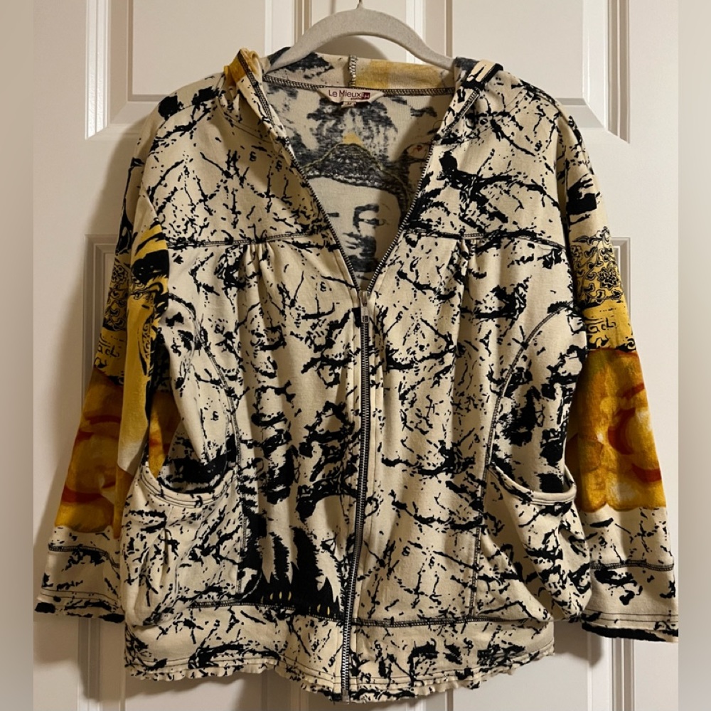EUC Le Mieux colorful sweatshirt with hood.
